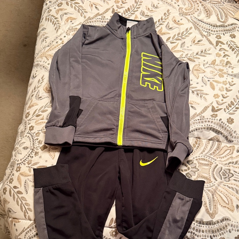 Nike Charcoal and Lime Activewear Set